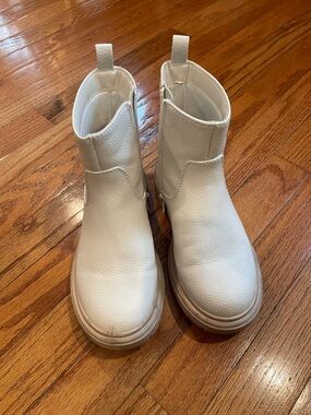 Cat & Jack White Kids Chelsea Boots with Pull Tabs